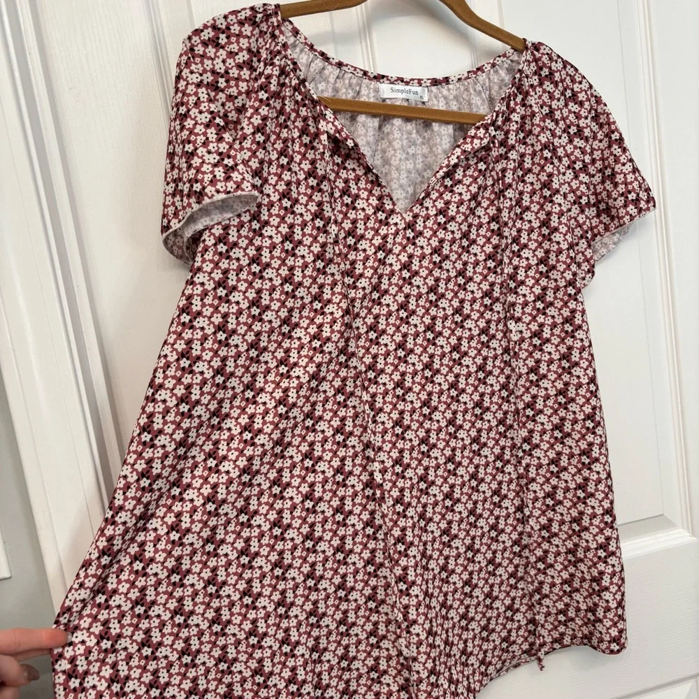 Burgundy Floral V-Neck Top | SimpleFun XL - Picture 3 of 11
